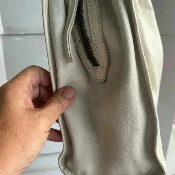 American Leather Company 3 zip Shoulder Bag - Picture 9 of 10